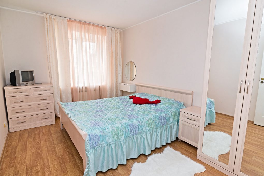 Уютная двухкомнатная квартира в центре посуточно в Екатеринбурге