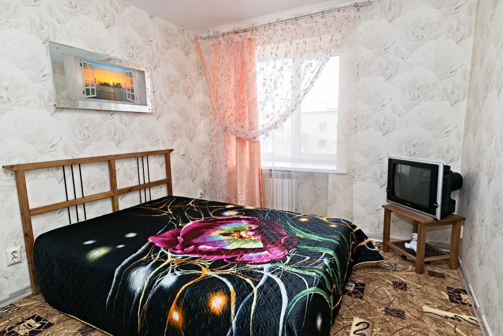 2-комн. квартира с раздельными комнатами посуточно в Екатеринбурге